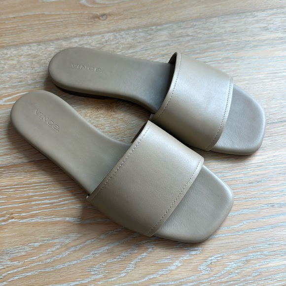Vince Shoes - Vince Debra tan slide sandal 7.5 padded comfortable worn 1x excellent condition
